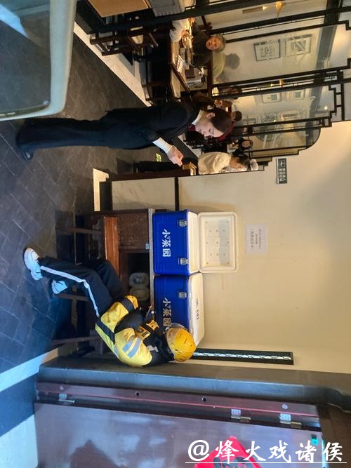 多特蒙德俱乐部员工去超市“打零工”