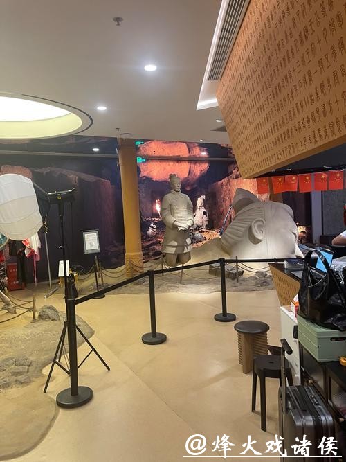 【场面】MR沉浸新体验:让铁佛寺与大足石刻“搬进”上海书城 【场面】MR沉浸新体验:让铁佛寺与大足石刻“搬进”上海书城