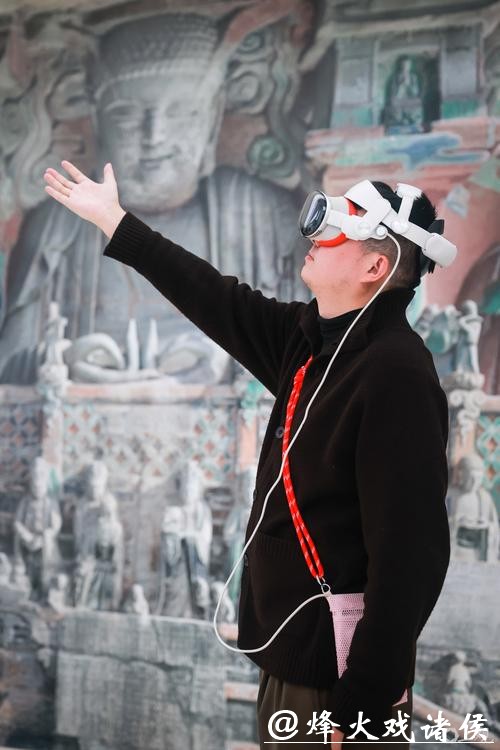 【场面】MR沉浸新体验:让铁佛寺与大足石刻“搬进”上海书城 【场面】MR沉浸新体验:让铁佛寺与大足石刻“搬进”上海书城