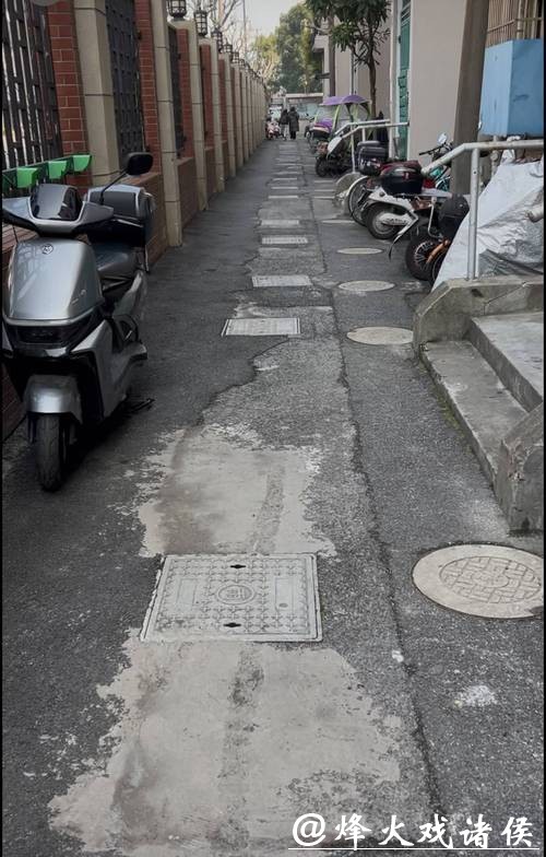 小区道路为啥“两面派”？七旬阿婆盼修“补丁路”