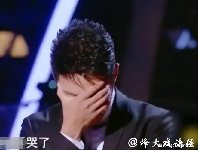 康辉哽咽，撒贝宁落泪，朱迅痛哭：他们一生再优秀也对不起父母